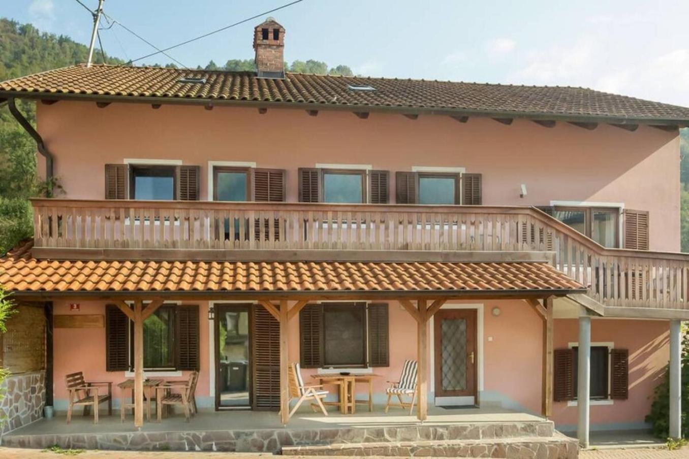 House Maharac With 3 Apartments Till 18 Persons 캄노 외부 사진