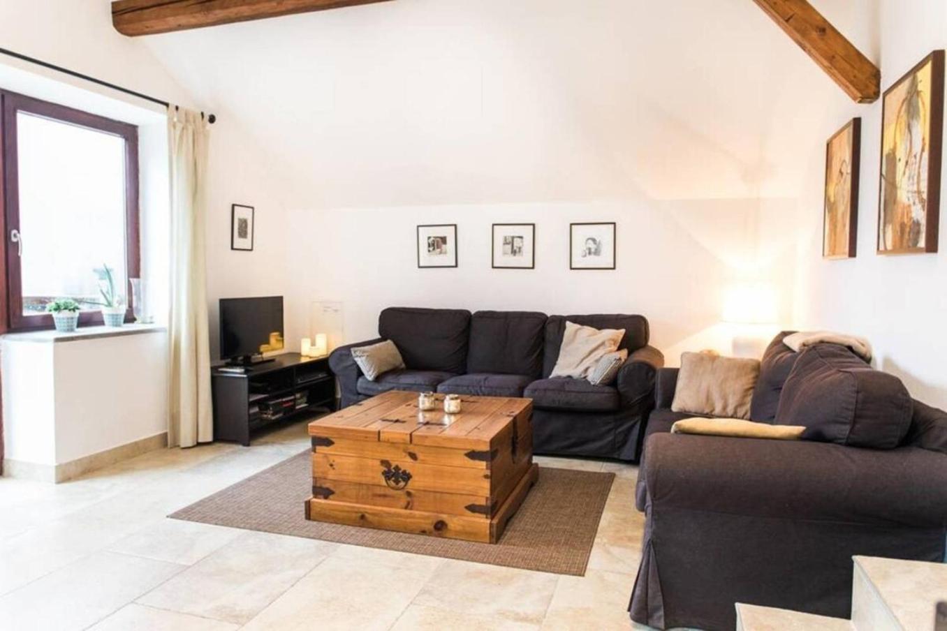 House Maharac With 3 Apartments Till 18 Persons 캄노 외부 사진