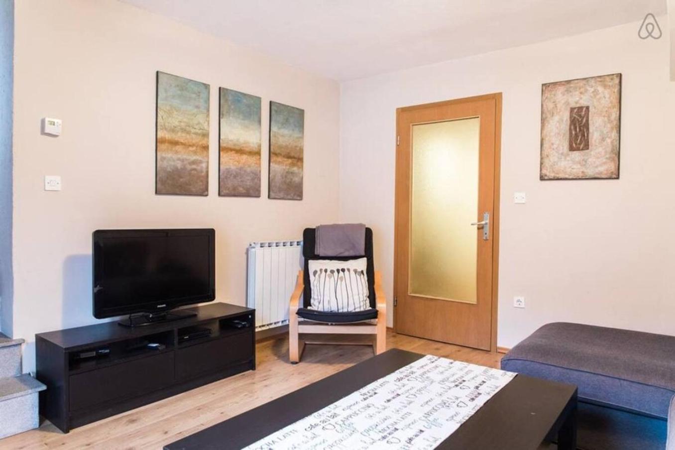 House Maharac With 3 Apartments Till 18 Persons 캄노 외부 사진