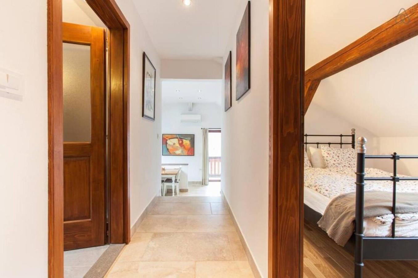 House Maharac With 3 Apartments Till 18 Persons 캄노 외부 사진