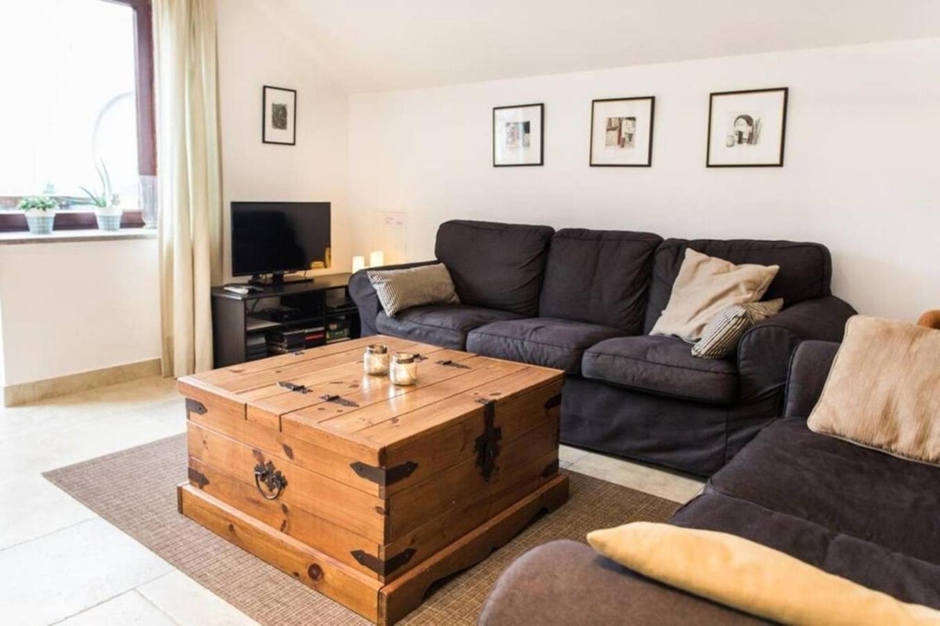 House Maharac With 3 Apartments Till 18 Persons 캄노 외부 사진
