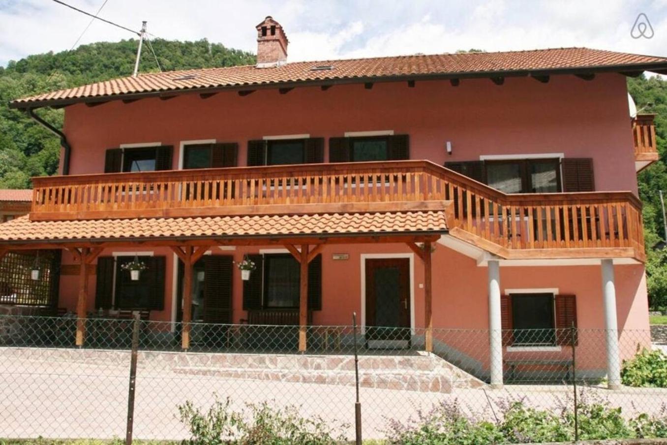 House Maharac With 3 Apartments Till 18 Persons 캄노 외부 사진