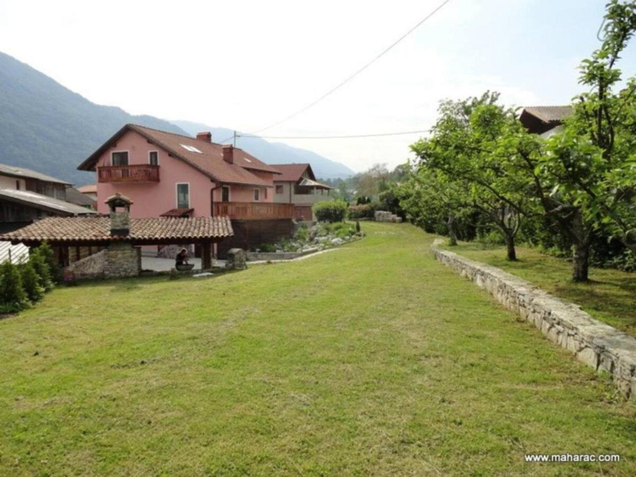 House Maharac With 3 Apartments Till 18 Persons 캄노 외부 사진
